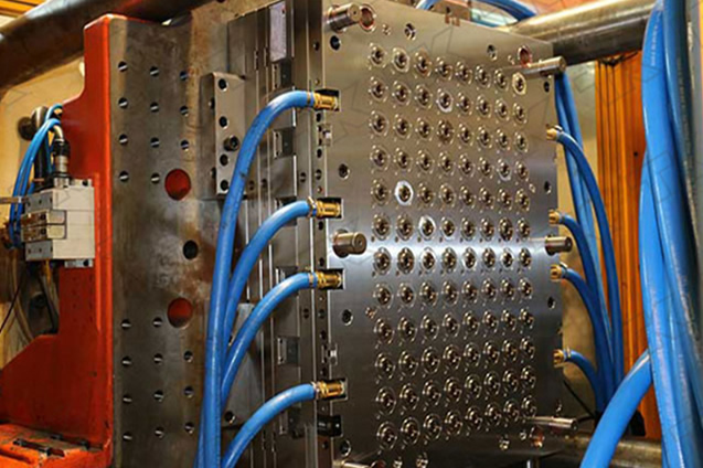 大型注塑机生产